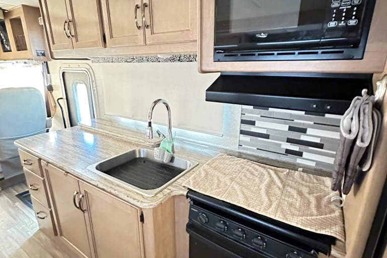 THOR Motor Coach - Luxury Class A motorhome