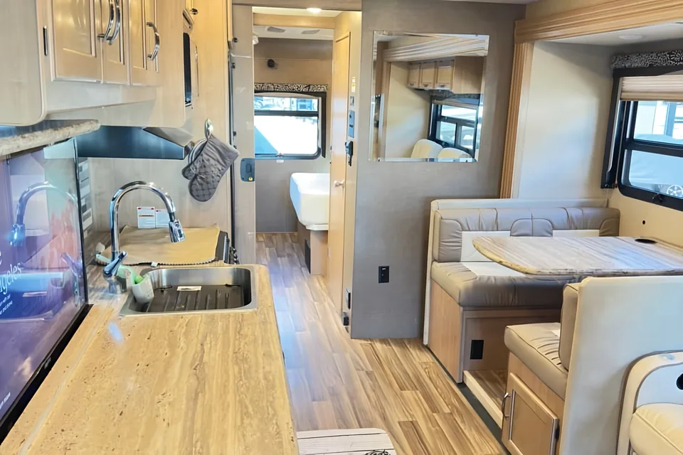 THOR Motor Coach - Luxury Class A motorhome