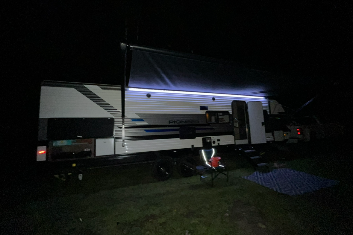 Summer's Pioneer Bh280 Travel Trailer