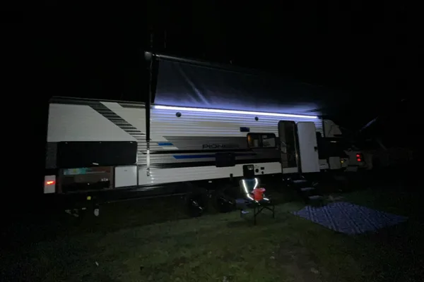 Summer's Pioneer Bh280 Travel Trailer
