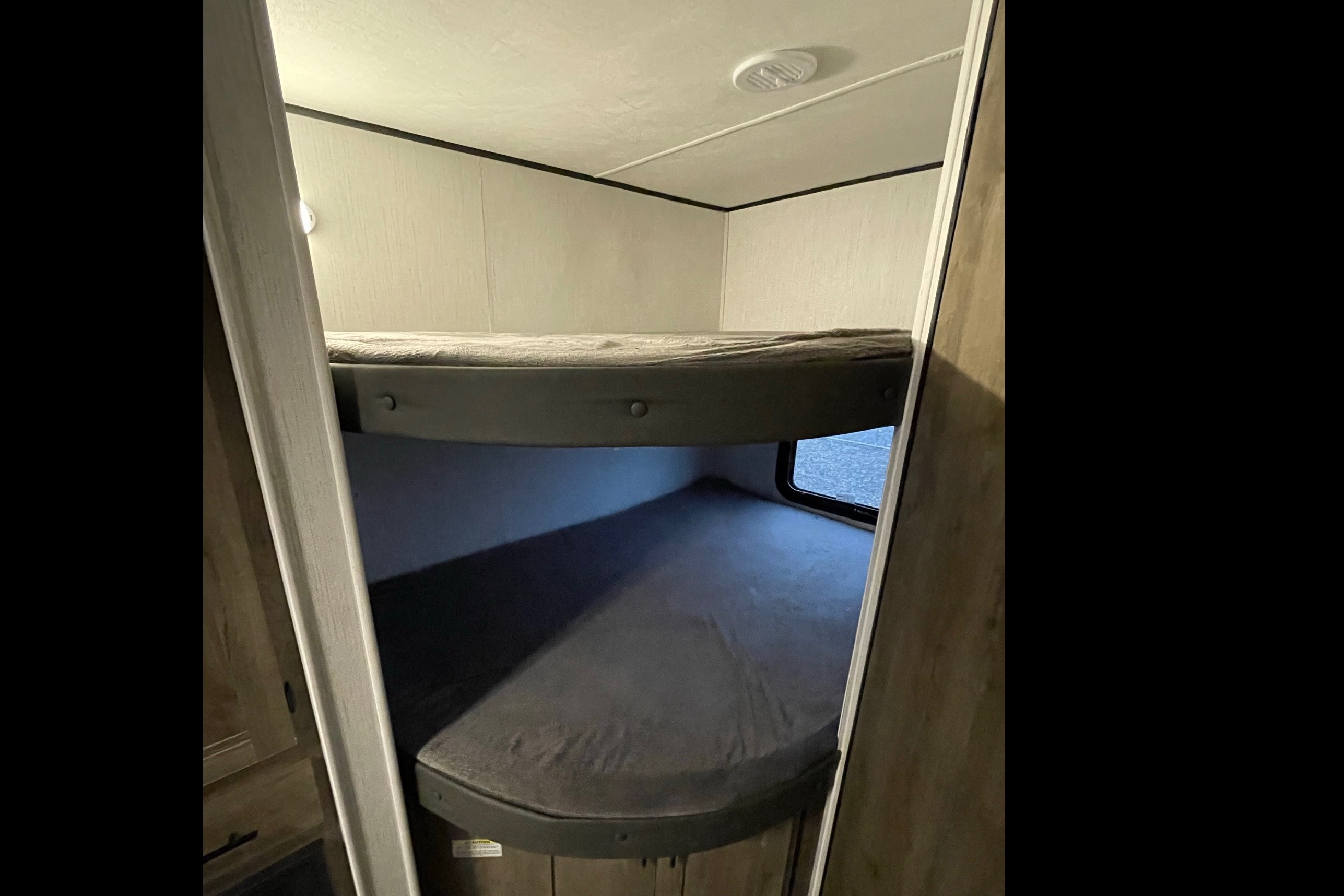 Summer's Pioneer Bh280 Travel Trailer