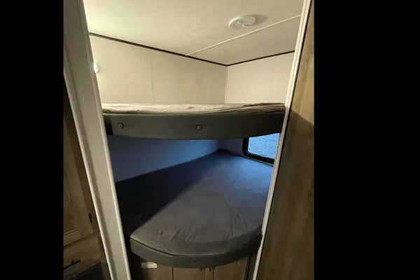 Summer's Pioneer Bh280 Travel Trailer