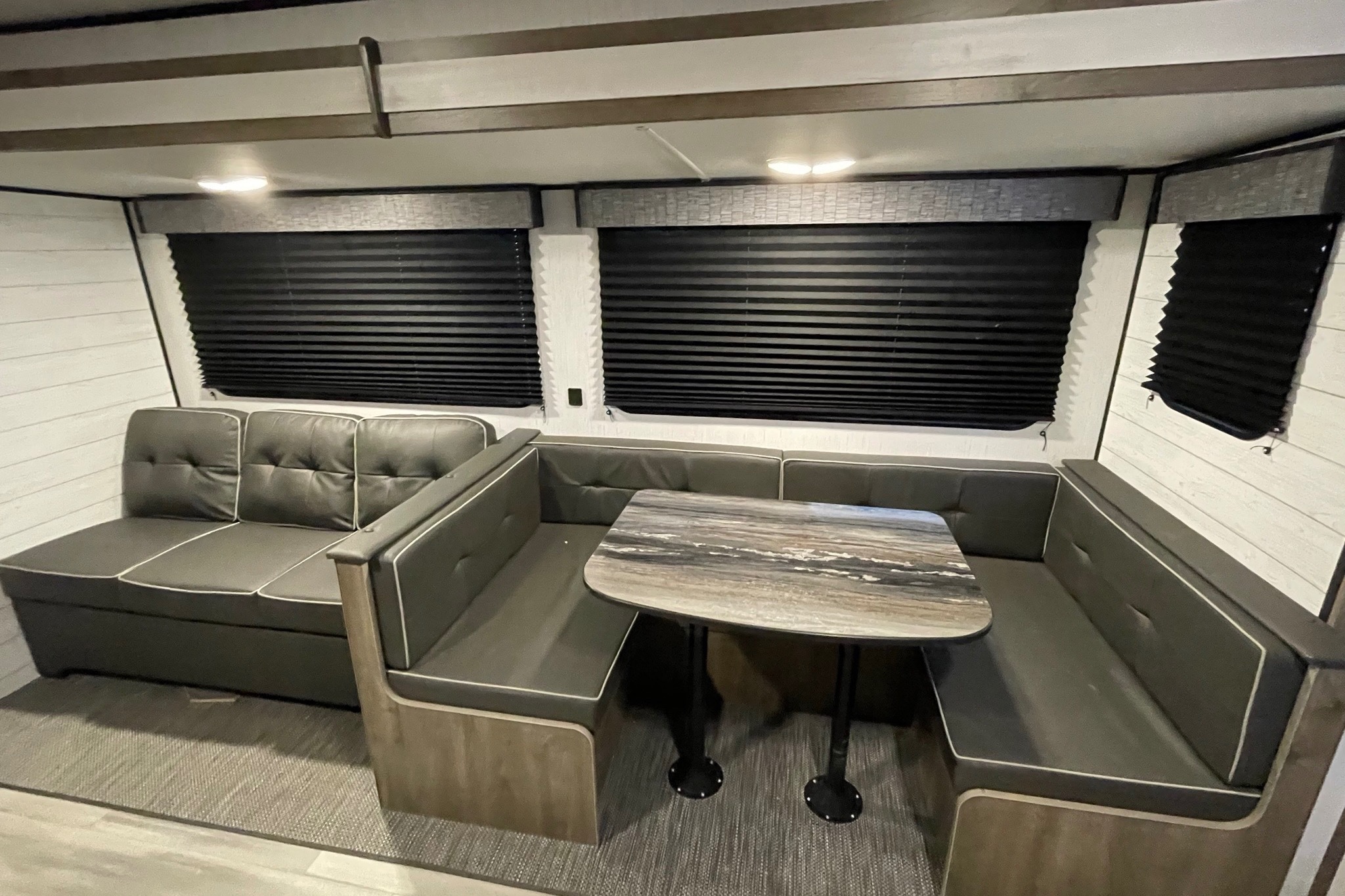 Summer's Pioneer Bh280 Travel Trailer