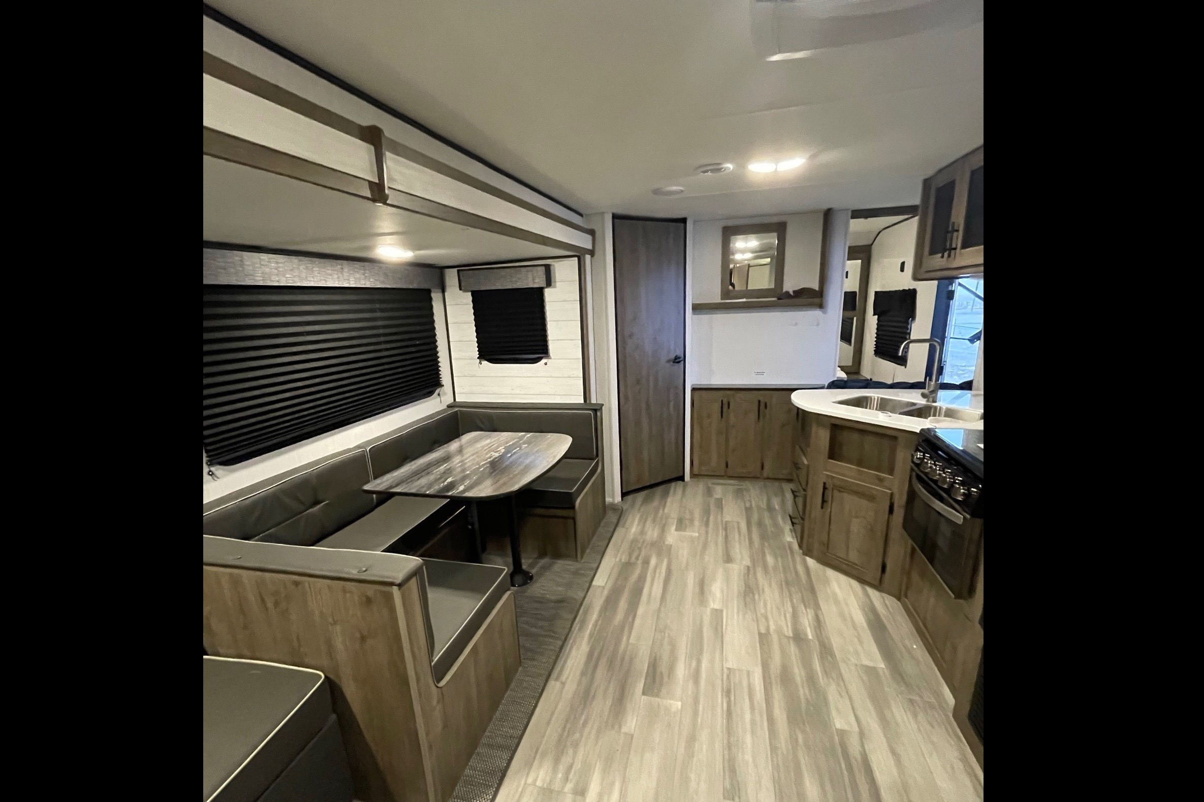 Summer's Pioneer Bh280 Travel Trailer