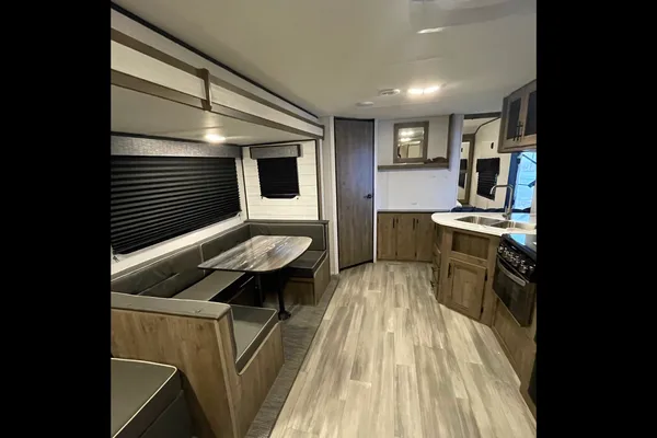 Summer's Pioneer Bh280 Travel Trailer