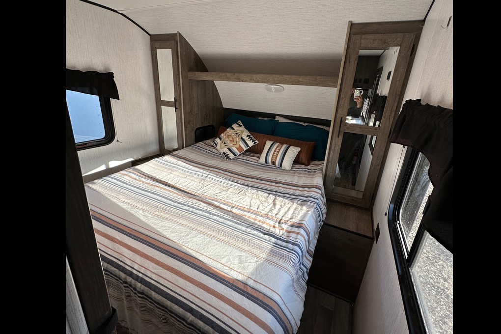 Summer's Pioneer Bh280 Travel Trailer
