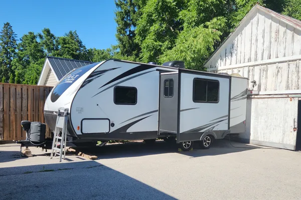 Taira's Coachmen Northern Spirit 2454BH Travel Trailer