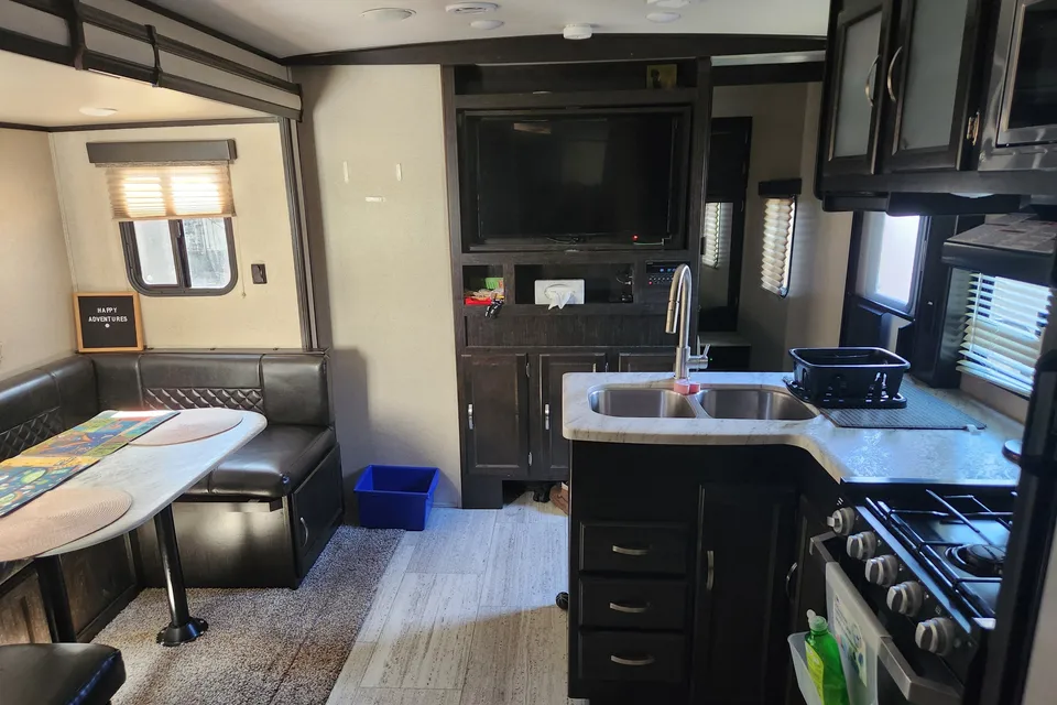 Taira's Coachmen Northern Spirit 2454BH Travel Trailer