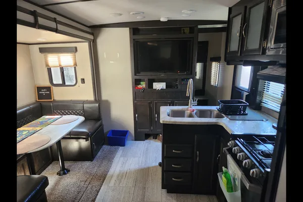 Taira's Coachmen Northern Spirit 2454BH Travel Trailer