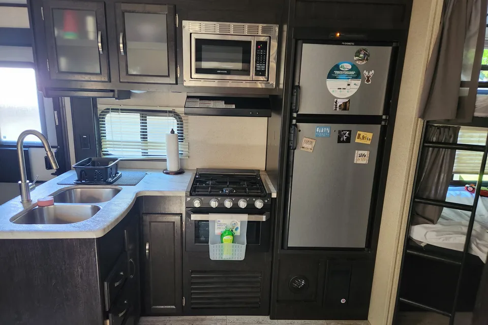 Taira's Coachmen Northern Spirit 2454BH Travel Trailer