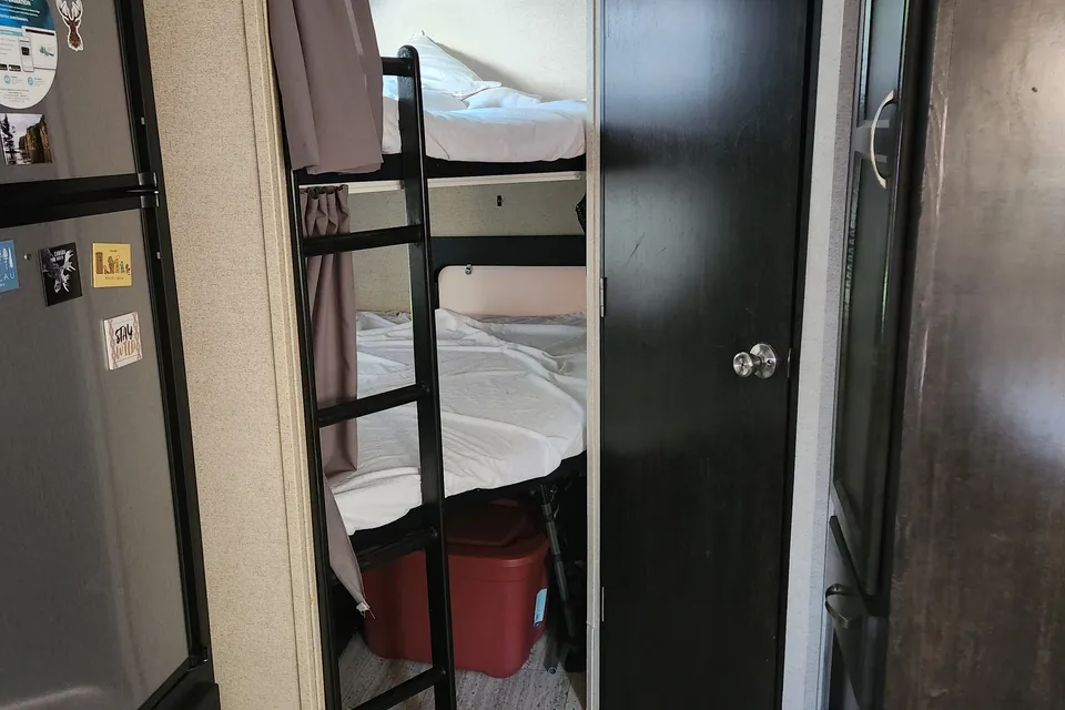 Taira's Coachmen Northern Spirit 2454BH Travel Trailer