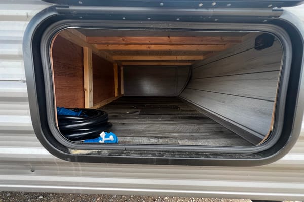 Cozy & Fully Loaded 21.5’ trailer – Sleeps 5 with Fireplace and A/C