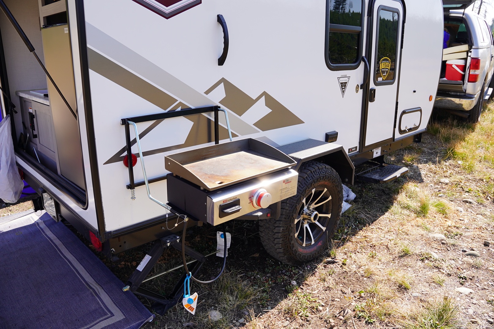 Luxury Minimalist 16’ Modern Travel Trailer