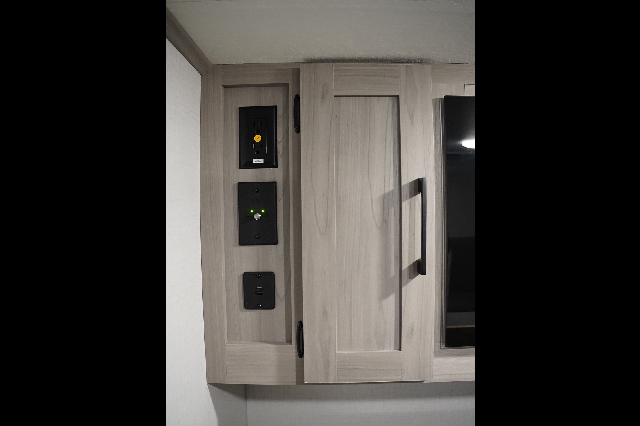 Luxury Minimalist 16’ Modern Travel Trailer