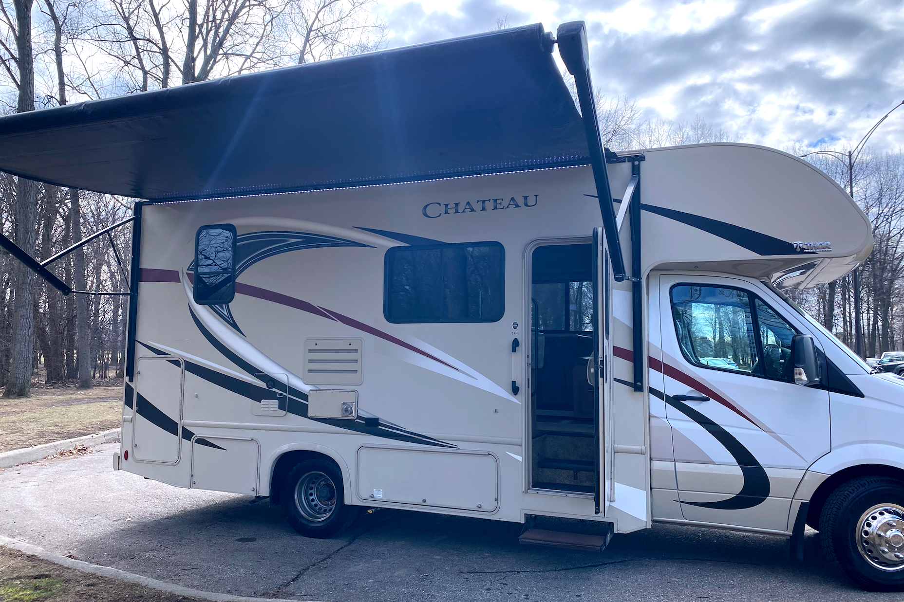 Mercedez-Benz Thor Chateau 24 HL