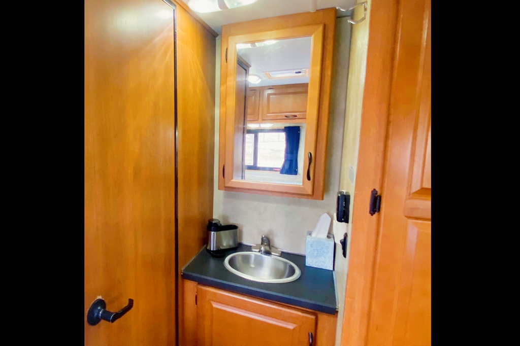 "Queenie" the Thor Motor Coach Majestic Class C