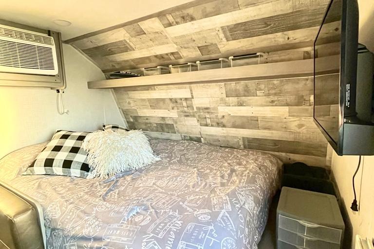 Diego's Coleman 17b Travel Trailer
