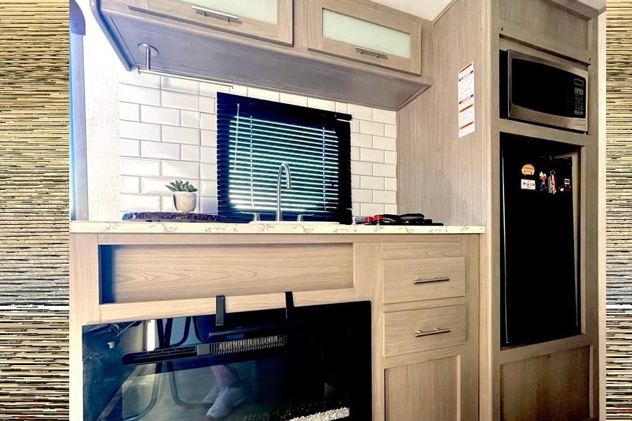 Diego's Coleman 17b Travel Trailer