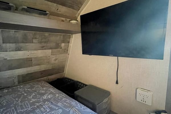 Diego's Coleman 17b Travel Trailer