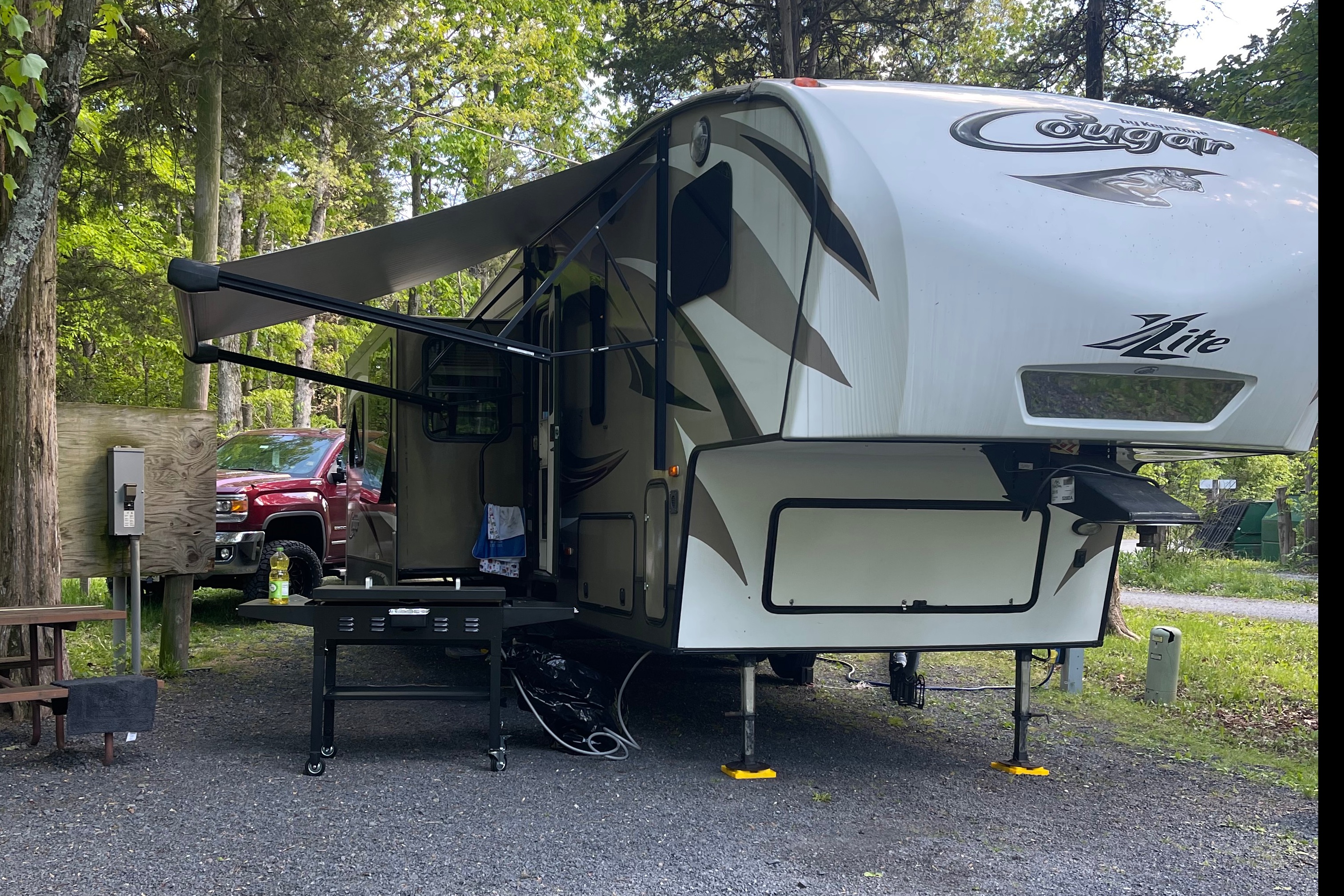 Jack's 5th Wheel Campers Delight!