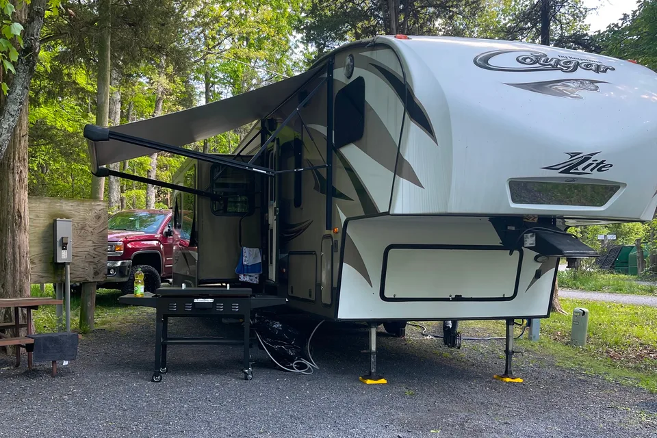 Jack's 5th Wheel Campers Delight!