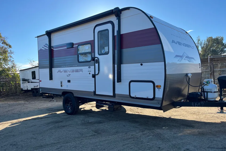 #IET001 Prime Time 21ft. Avenger LT Travel Trailer