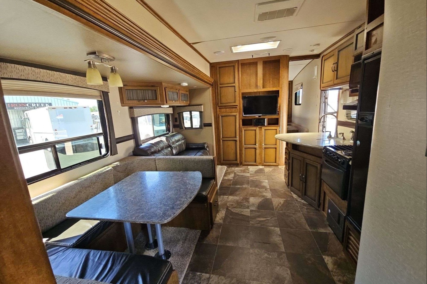 Spacious & Family-Friendly Crossroads Rezerve 31BH – Sleeps 10 | Delivery & Setup Available!
