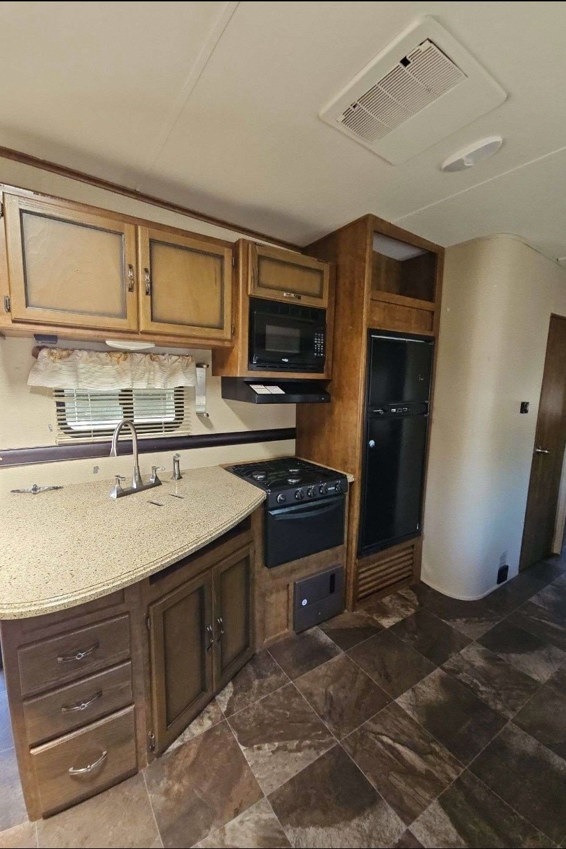Spacious & Family-Friendly Crossroads Rezerve 31BH – Sleeps 10 | Delivery & Setup Available!