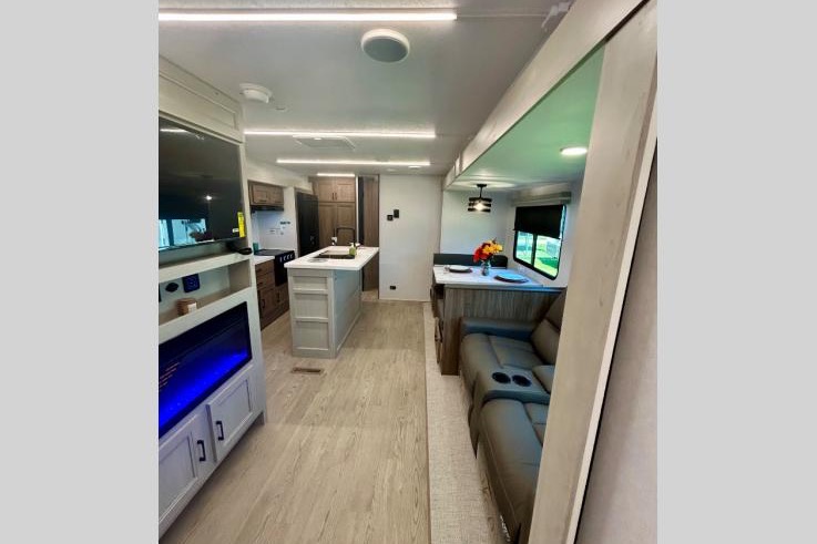Bunkhouse Bliss: Coachmen Freedom Express 320 BHDS Travel Trailer