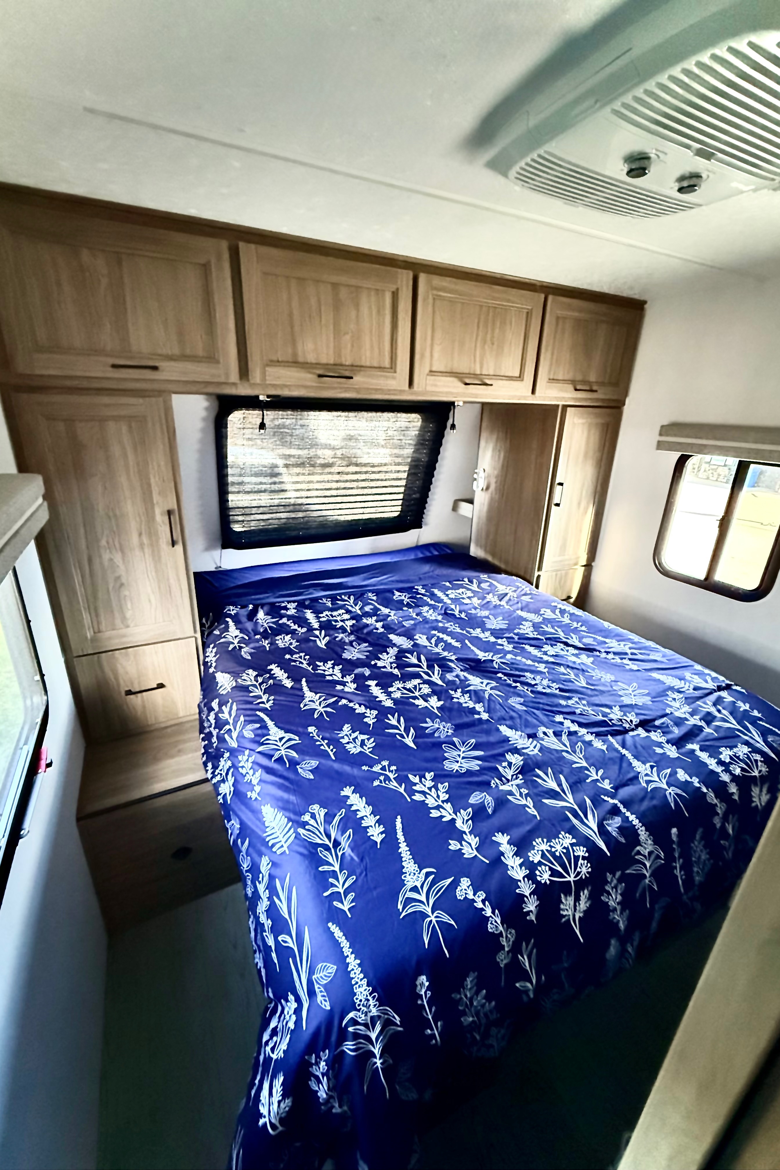 Bunkhouse Bliss: Coachmen Freedom Express 320 BHDS Travel Trailer