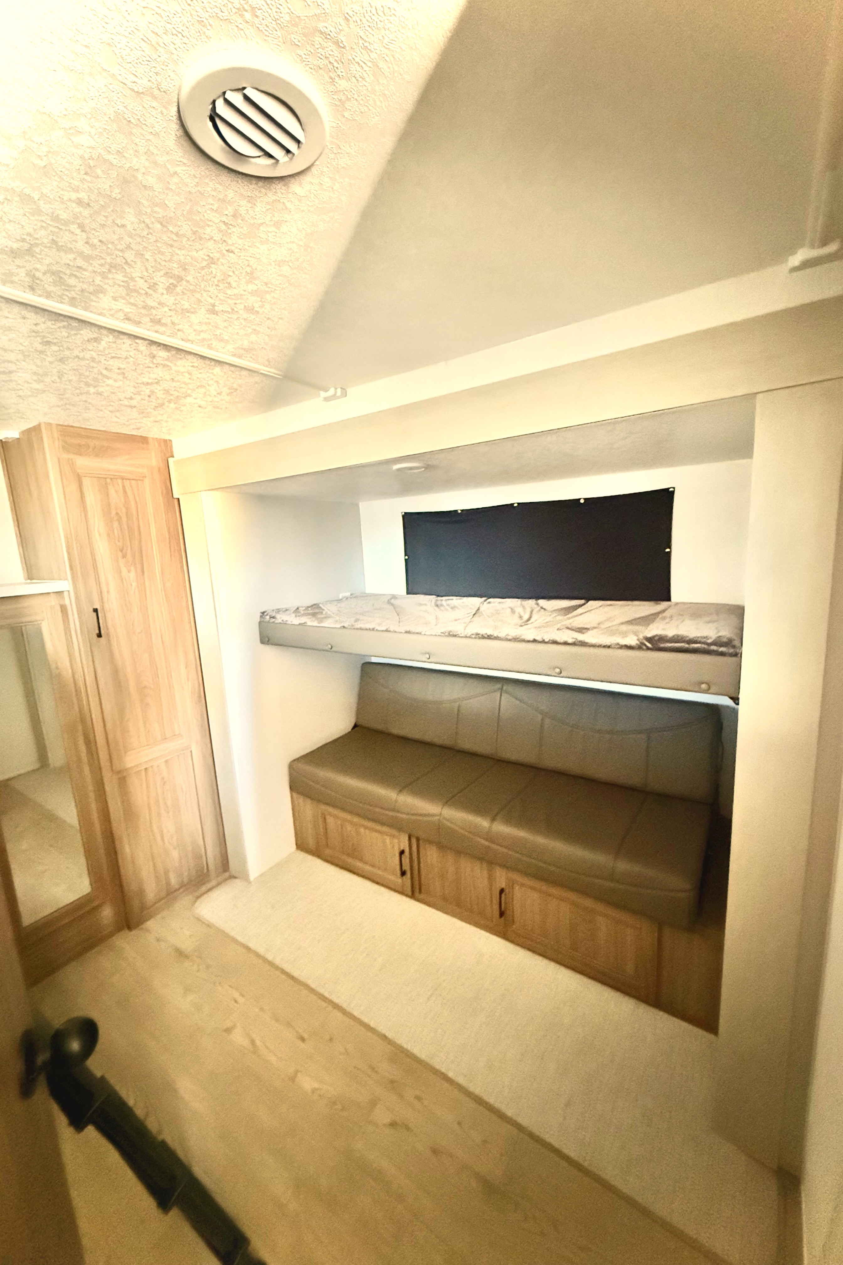 Bunkhouse Bliss: Coachmen Freedom Express 320 BHDS Travel Trailer
