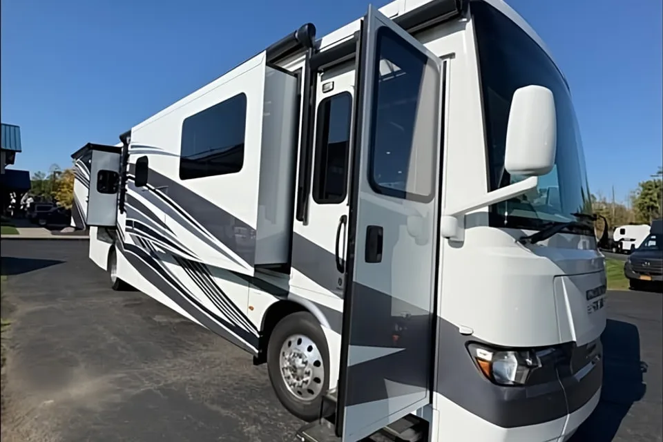 Daniel's Newmar Kountry King 4045 Class A