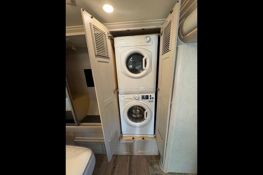 Daniel's Newmar Kountry King 4045 Class A
