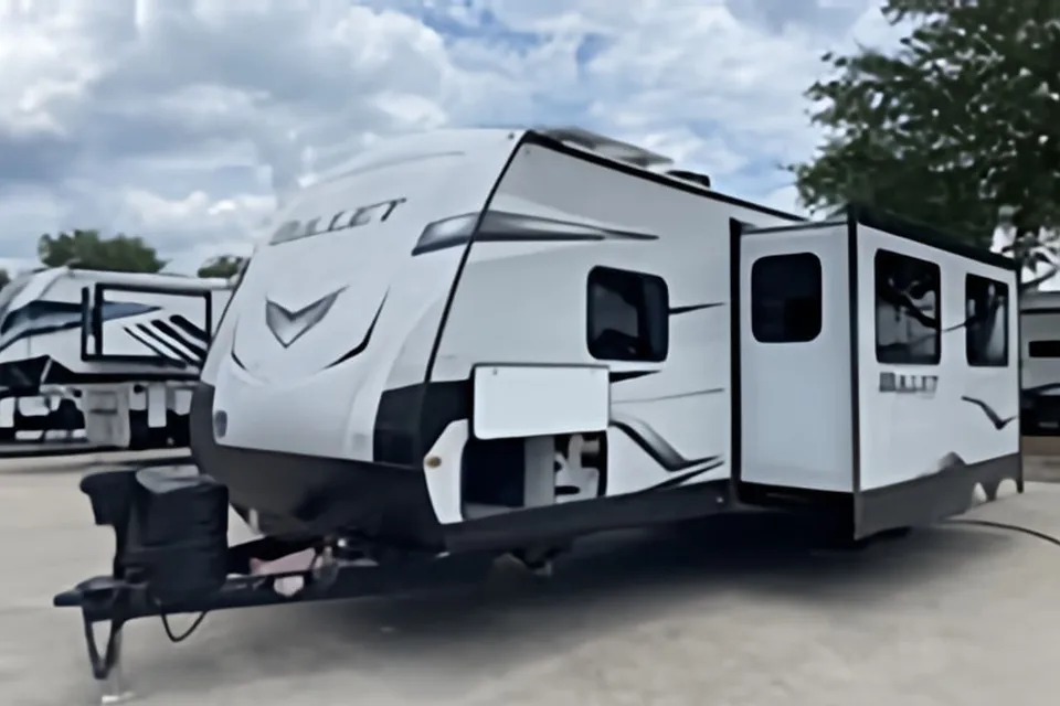 michael's Keystone Bullet 28 Travel Trailer