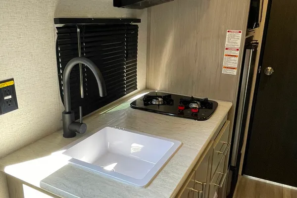 2024 Springdale light weight 6 sleeper trailer