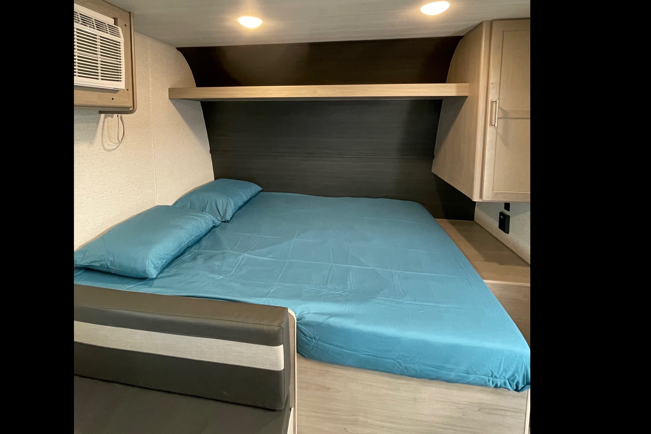 2024 Springdale light weight 6 sleeper trailer