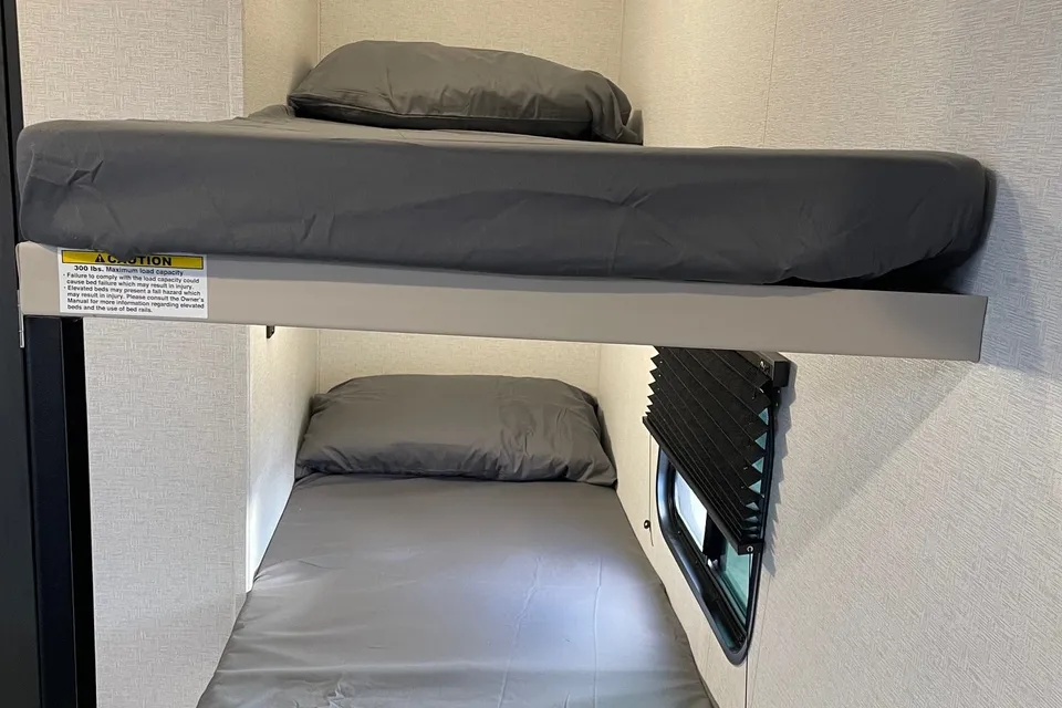 2024 Springdale light weight 6 sleeper trailer