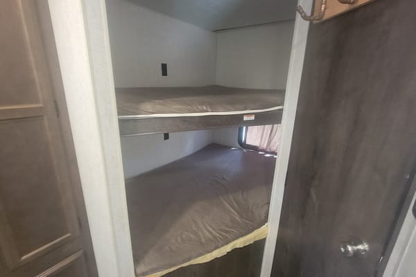 Dave's Starcraft Autumn Ridge 26BHS Travel Trailer