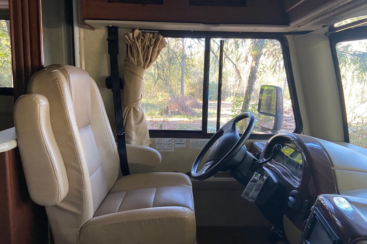 Super Sweet ACE Class A 29’ ft Easy to Drive! Clean! Explore the NW!
