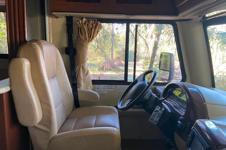 Super Sweet ACE Class A 29’ ft Easy to Drive! Clean! Explore the NW!