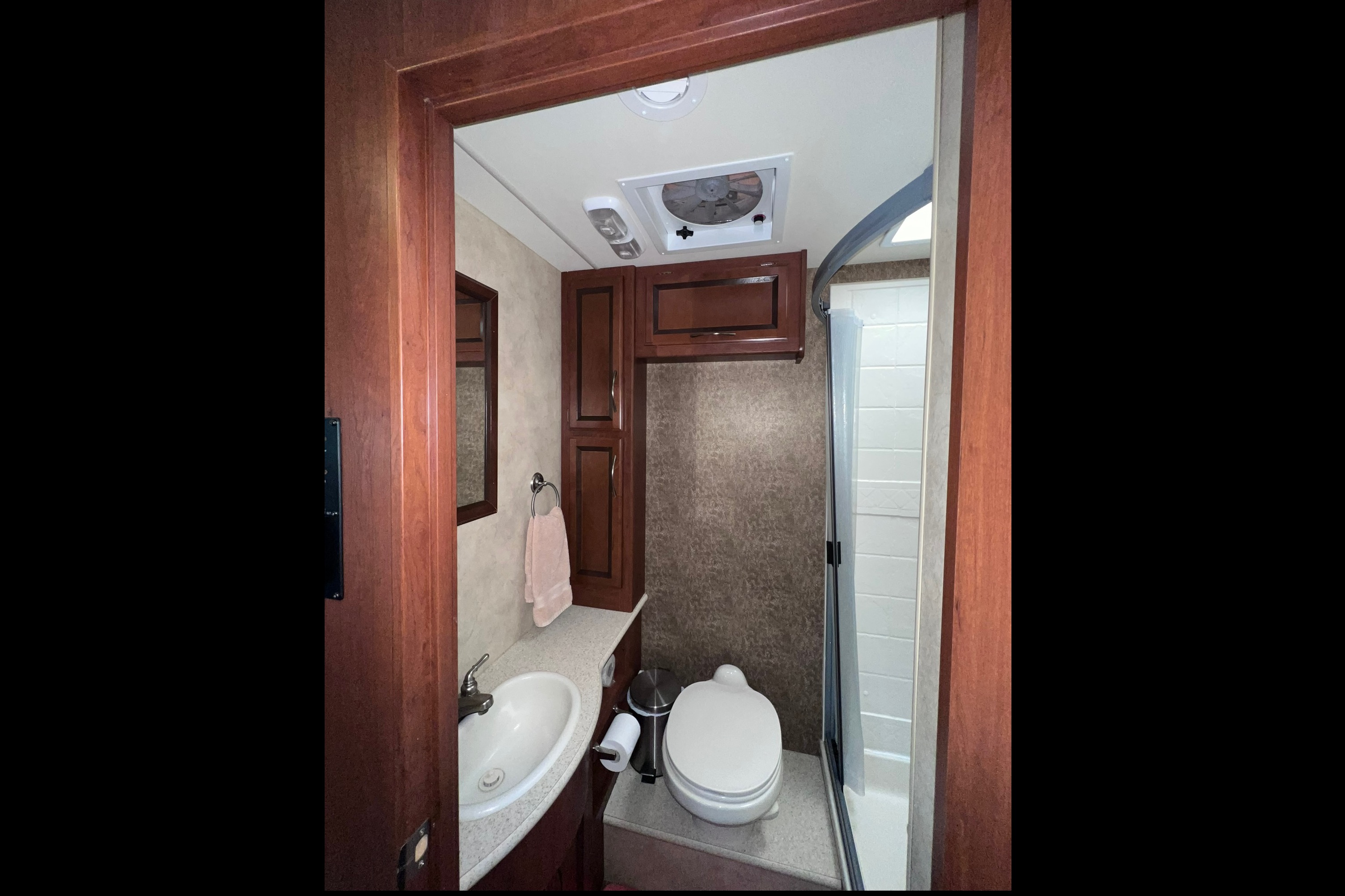 Super Sweet ACE Class A 29’ ft Easy to Drive! Clean! Explore the NW!