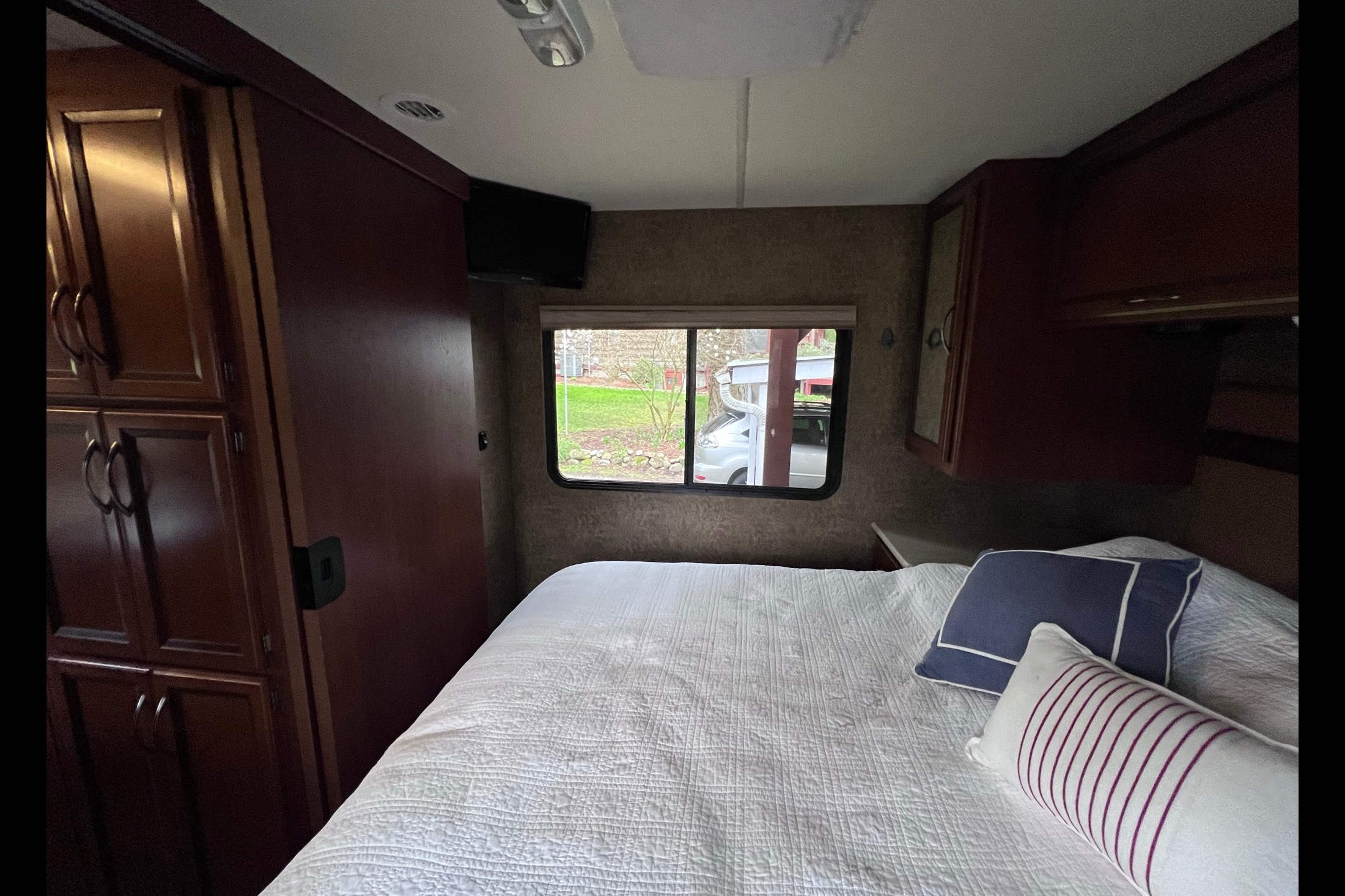 Super Sweet ACE Class A 29’ ft Easy to Drive! Clean! Explore the NW!