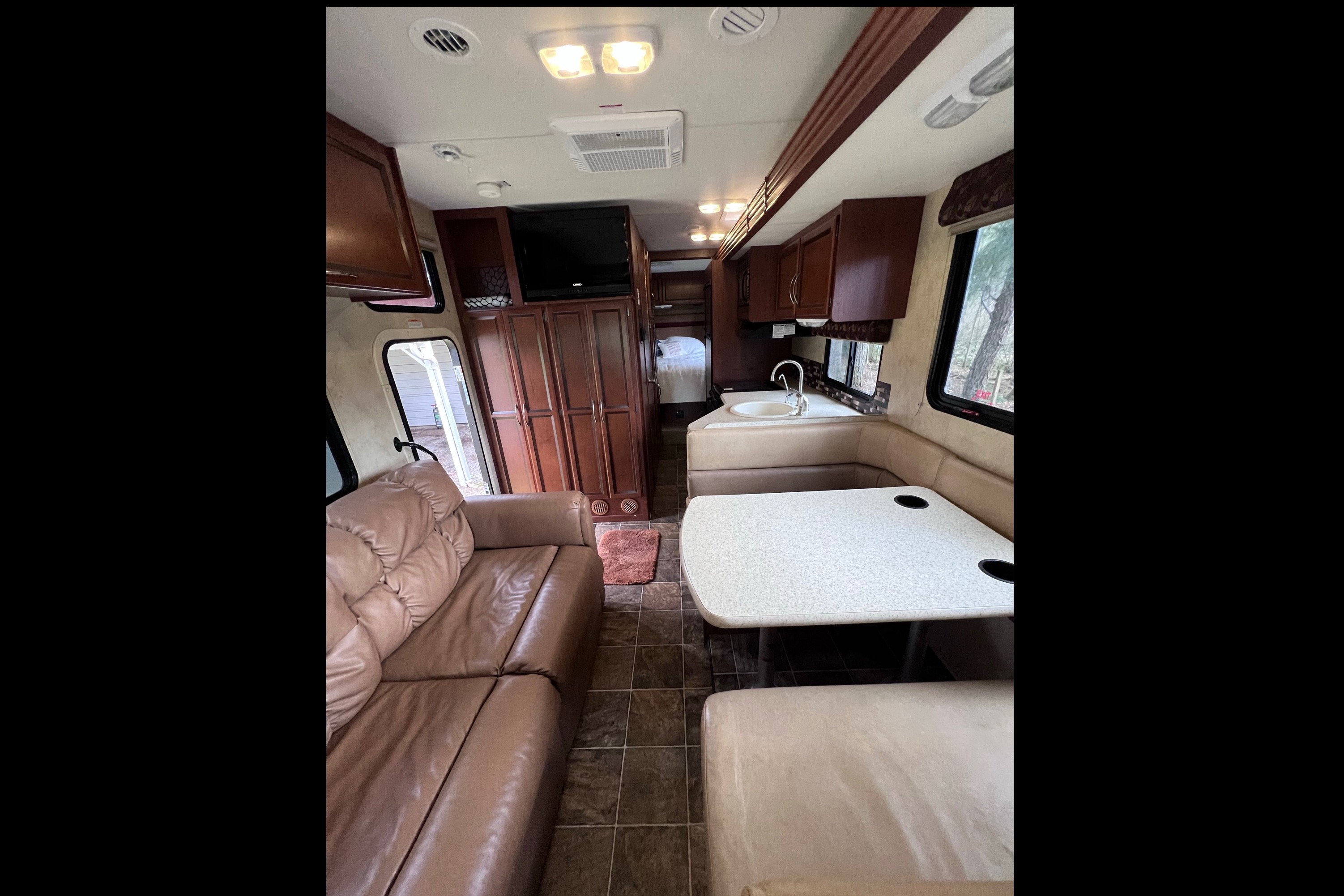 Super Sweet ACE Class A 29’ ft Easy to Drive! Clean! Explore the NW!