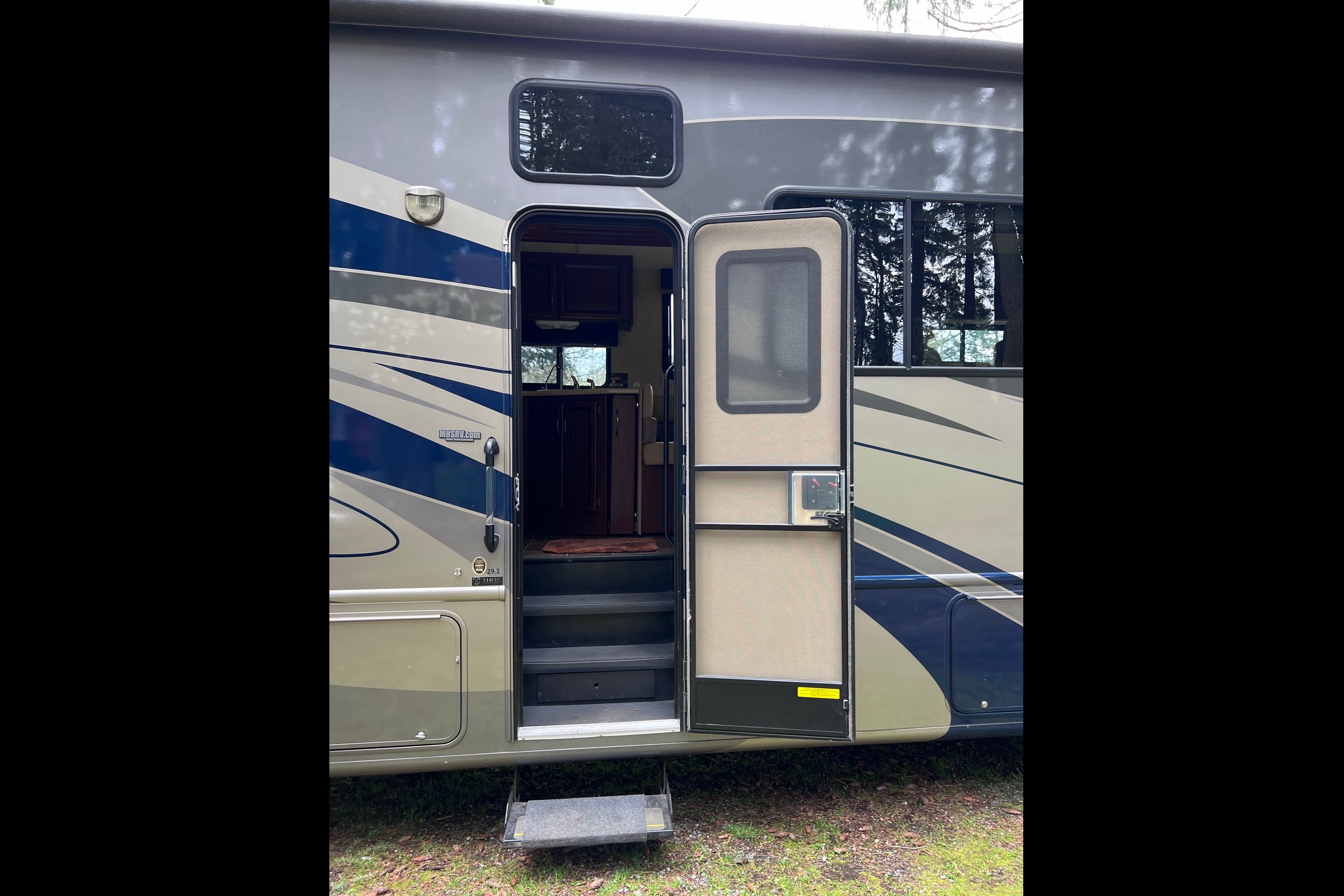 Super Sweet ACE Class A 29’ ft Easy to Drive! Clean! Explore the NW!