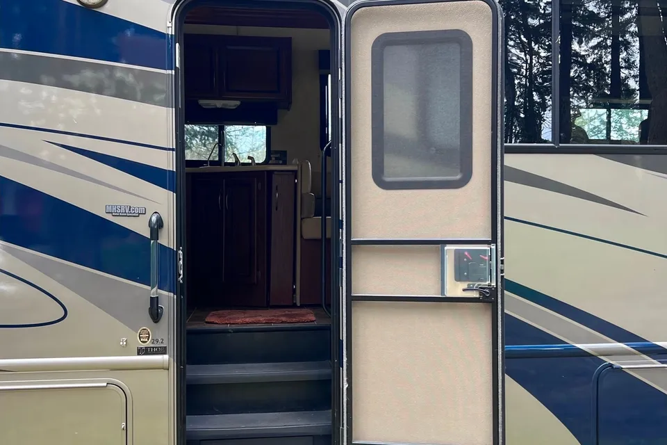 Super Sweet ACE Class A 29’ ft Easy to Drive! Clean! Explore the NW!