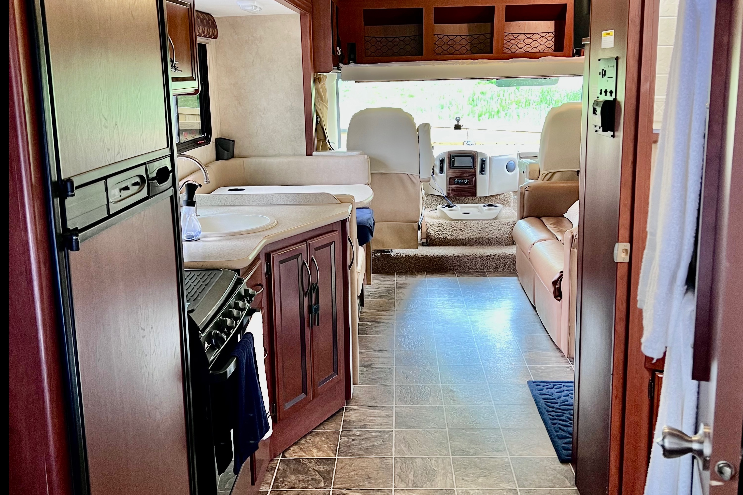 Super Sweet ACE Class A 29’ ft Easy to Drive! Clean! Explore the NW!
