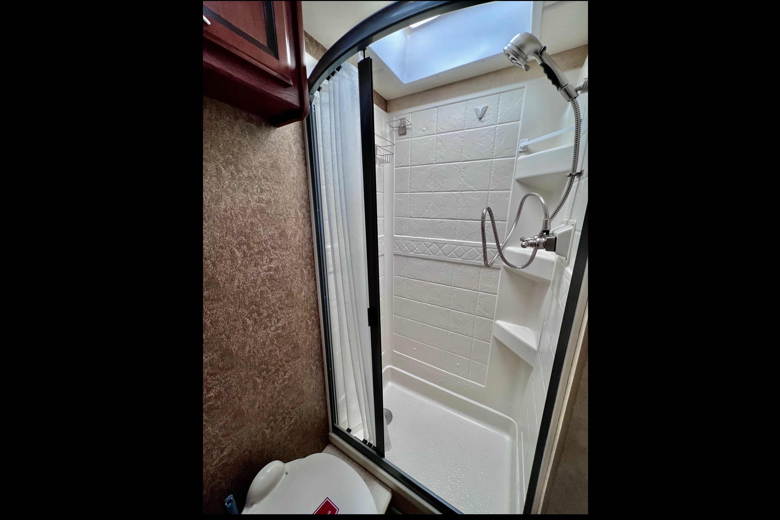Super Sweet ACE Class A 29’ ft Easy to Drive! Clean! Explore the NW!