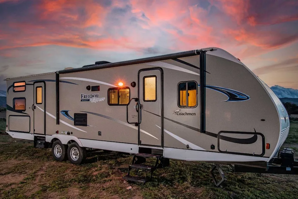 Rv Rentals Way of Life's Coachman RV Freedom Express Select 31SE Travel Trailer LF1