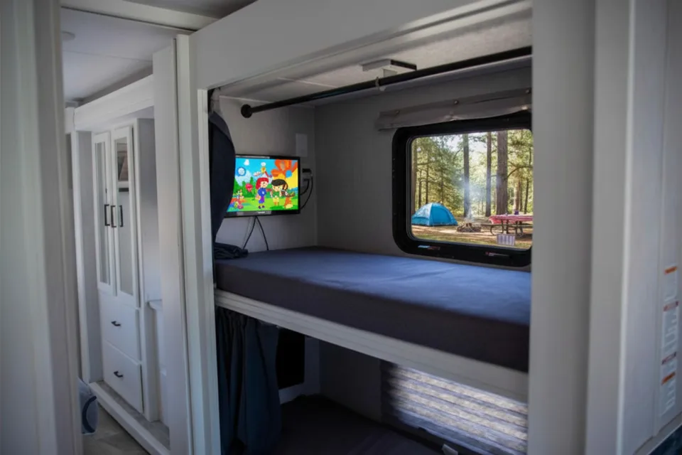 A03 - 10 Person w/ Bunk - The RV Rental Factory