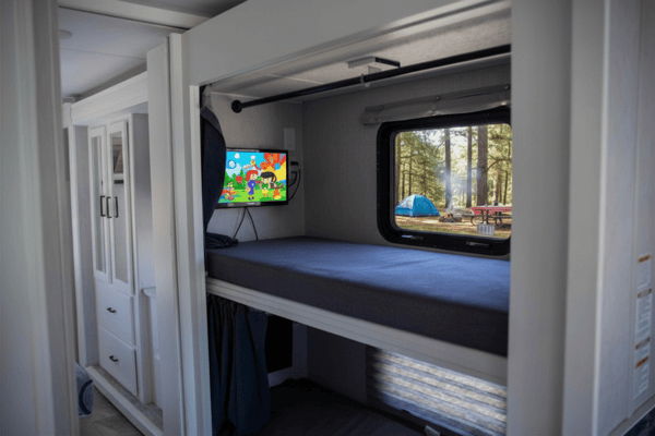 A03 - 10 Person w/ Bunk - The RV Rental Factory